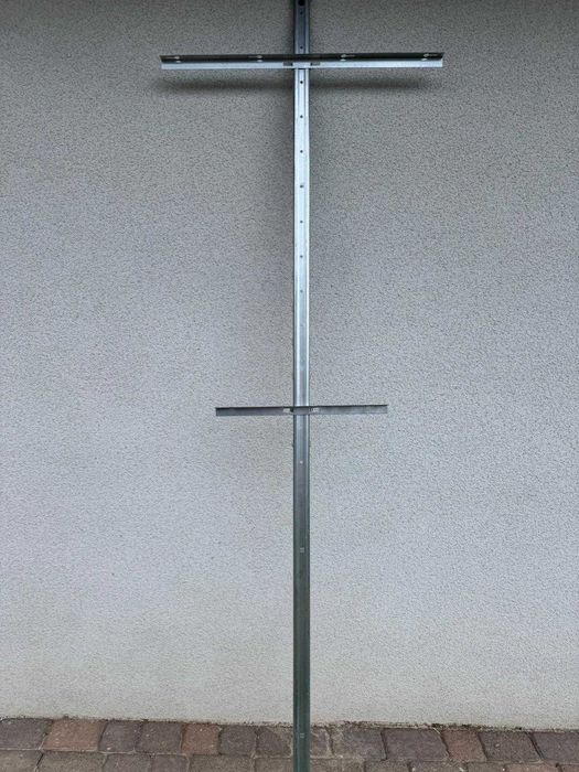 Słupki do malin rusztowania do tuneli poprzeczki Słupki do siatki leśnej 230cm 250 cm Skrajne i pośrednie Do malin i winnic Nowe i używane Drut Kotwa
