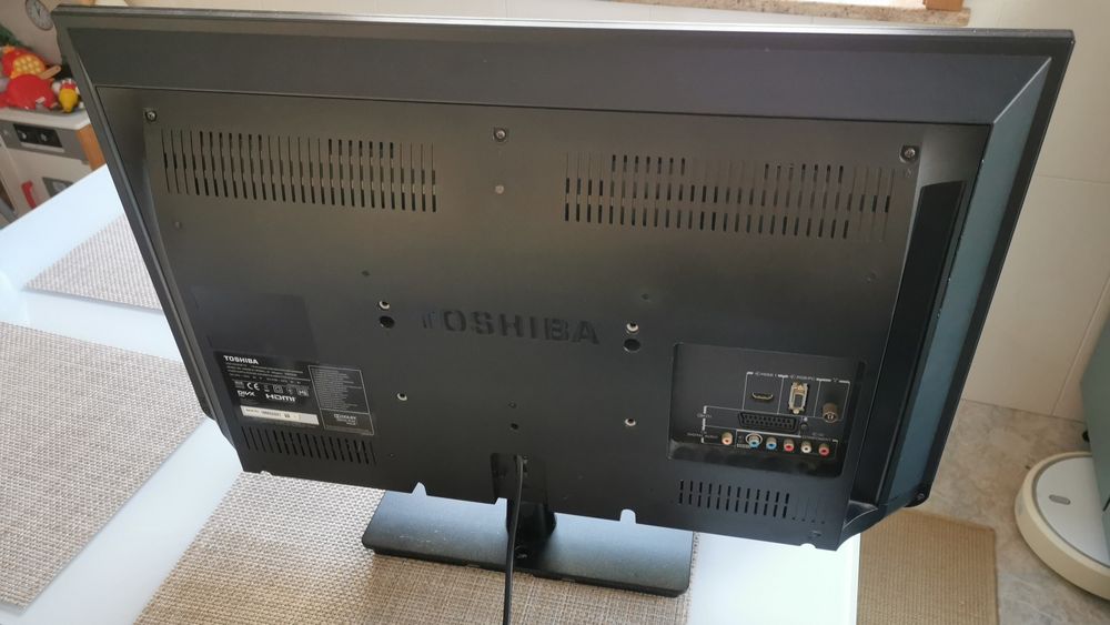 TV Toshiba 32" 32 polegadas avariada
