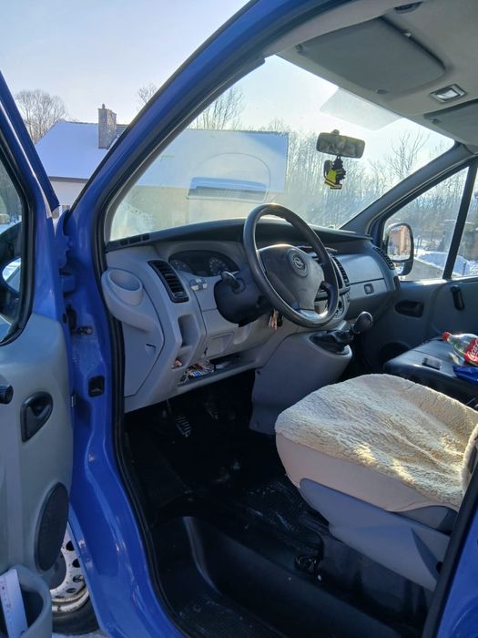 Opel vivaro 2.0.   .
