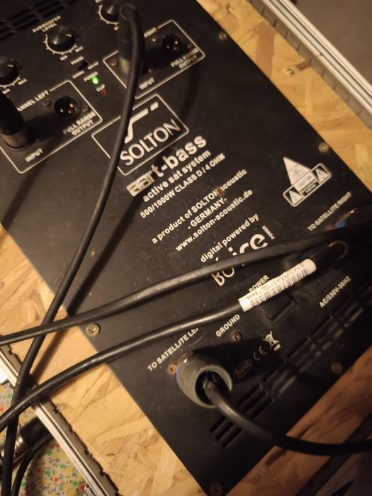 Sistema de som, amplificador e colunas e duas luzes led