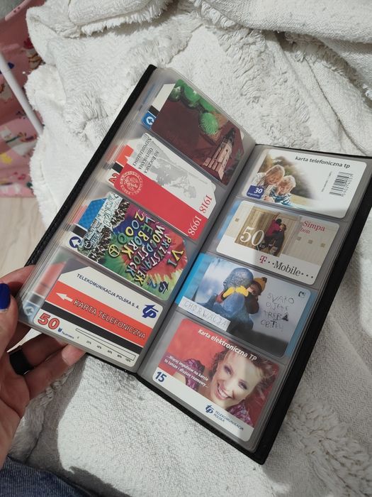 Album z kartami telefonicznymi 74 sztuki
