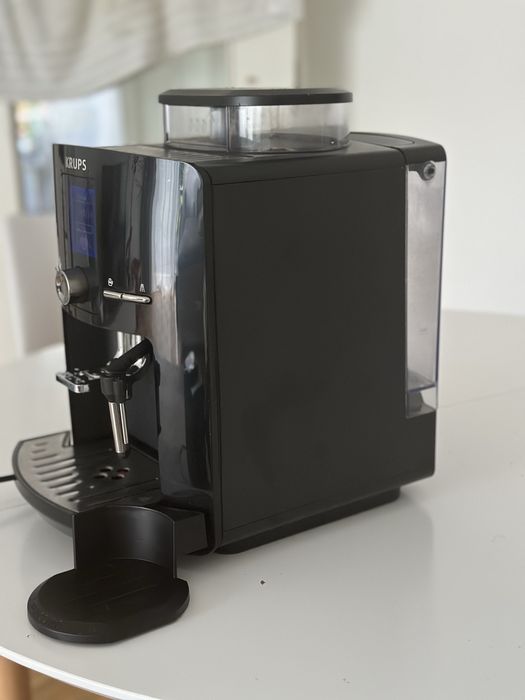 Кофемашина KRUPS  в хорошому стані повністю обслугована.