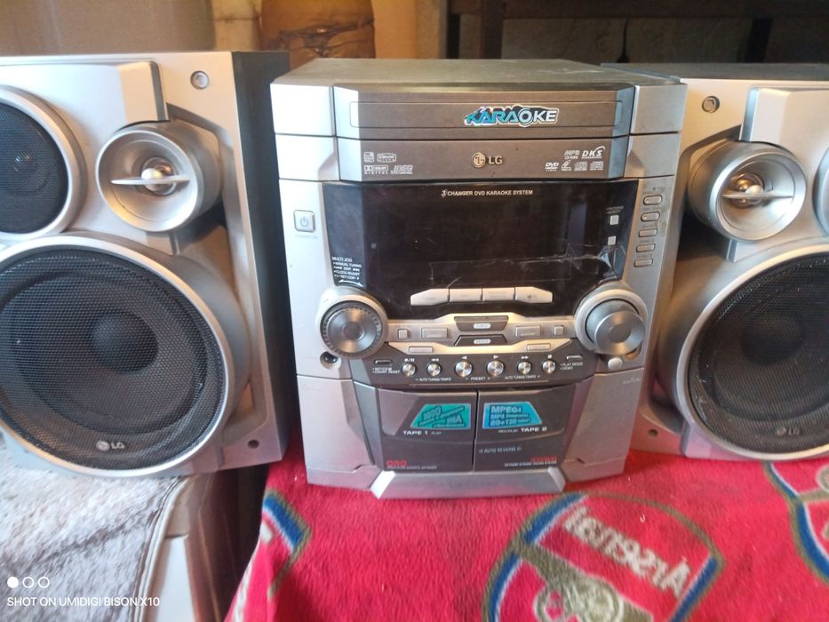 Мощный музыкальный центр LG в отличном рабочем состоянии