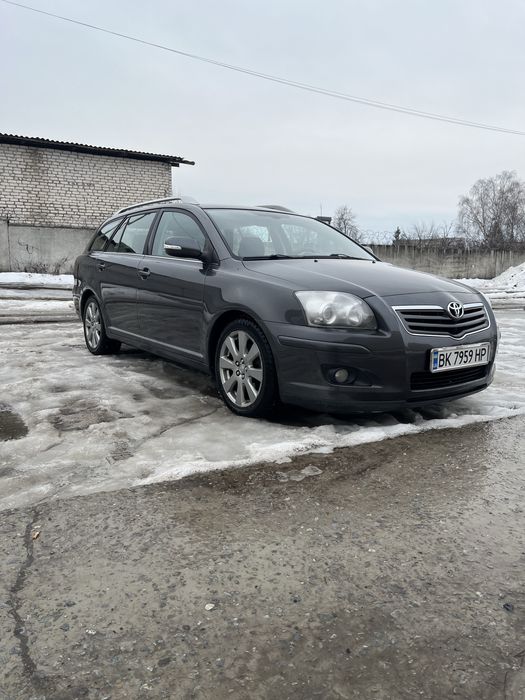 Продам автомобіль тойота авенсіс