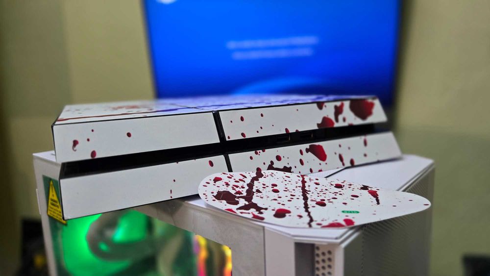 Playstation 4 Fat Bloody White Skin de 1Tb + Oferta película comando