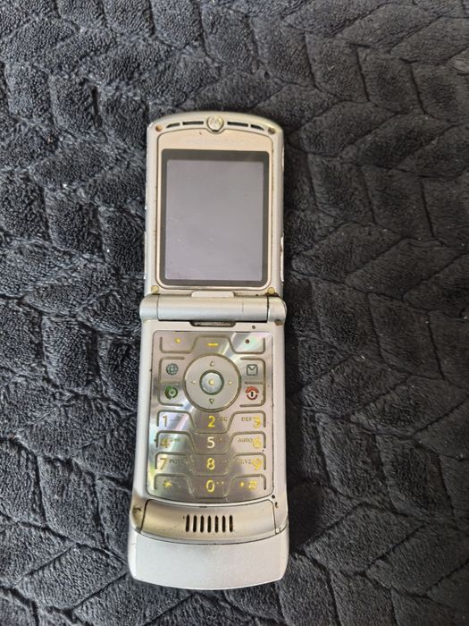 Sprzedam stary sprawny telefon
