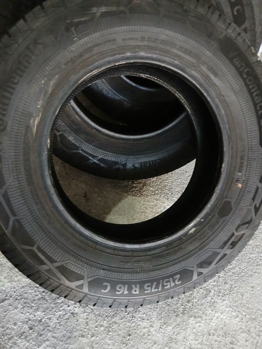 Pneus Novos 215/75R16 C Continental
