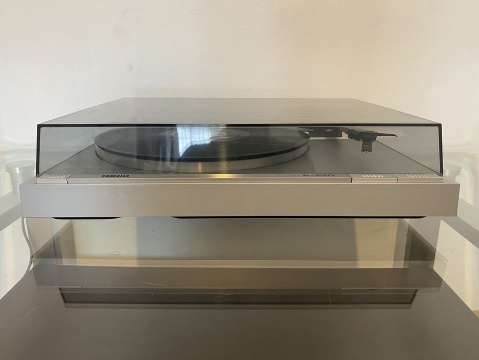 Вініл вініловий програвач Yamaha P-220