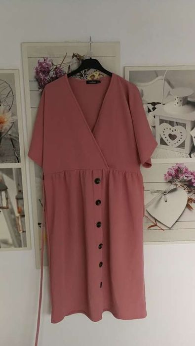 Sukienka Plus Size Pudrowy róż komunia baby shower wiosna 2026