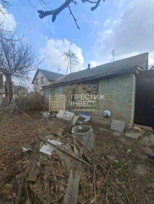 Продаж половини будинку на 5 сотках землі