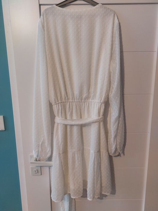 Sukienka biała z długim rękawem Mohito 40(L/XL)