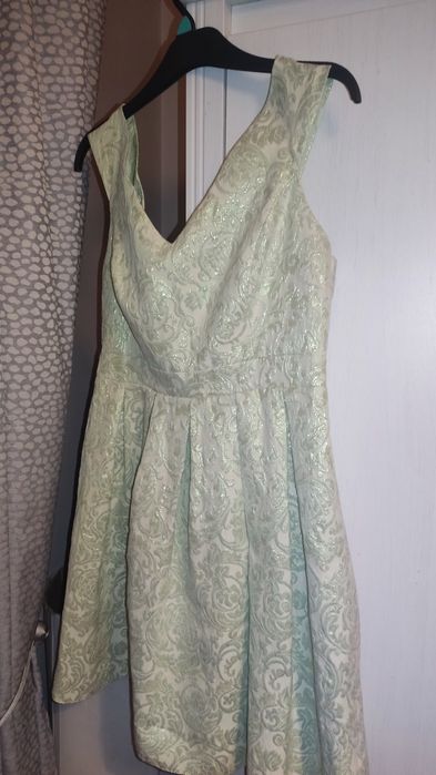 Sukienka rozkloszowana mięta połyskująca impreza wesele