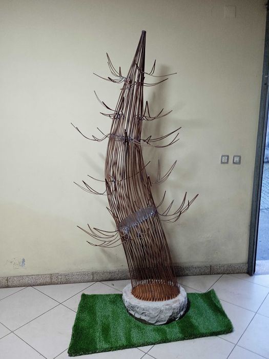 Escultura em aço corte com base em cimento 2,20m