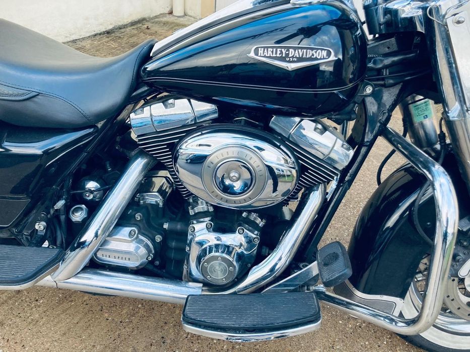 Harley davidson road king  classic