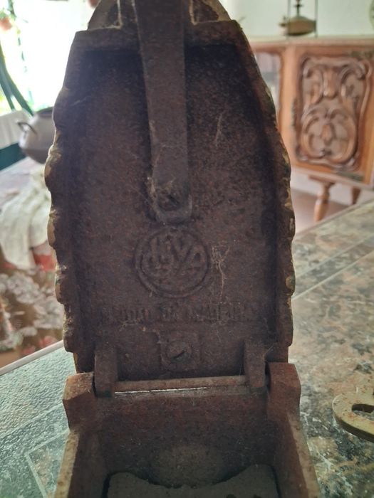 Ferro antigo , oliva  português