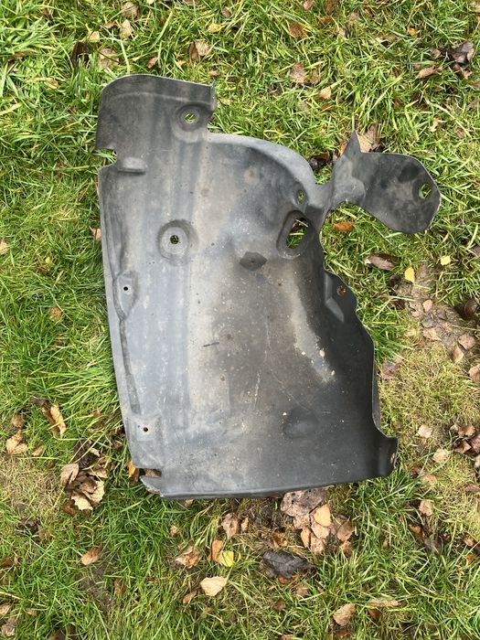 Підкрильник Megan 3 лівий передня частина . 63845249R