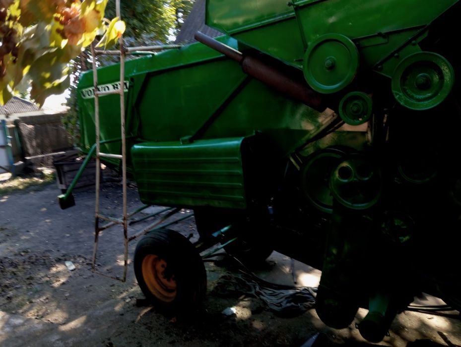 Комбаїн вольво 800