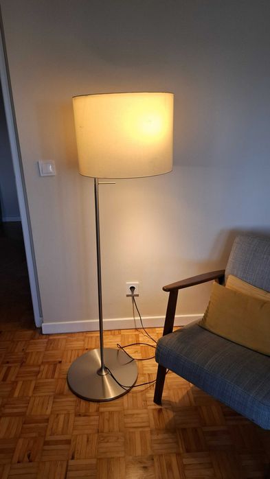 Candeeiro elegante de pé