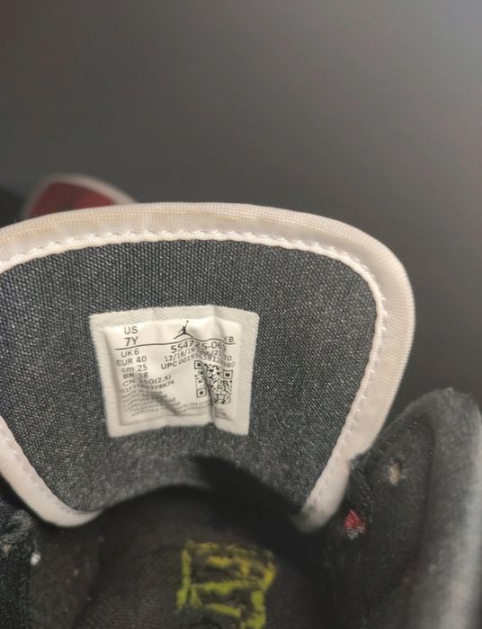 Air Jordan 1 Mid "Chicago Black Toe"