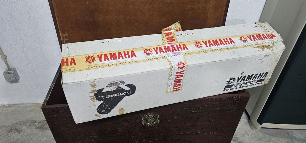 Escape original Yamaha YZF-R6 2003-2005 OEM – sem uso