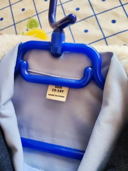 Vendo casaco e camisa com laço criança