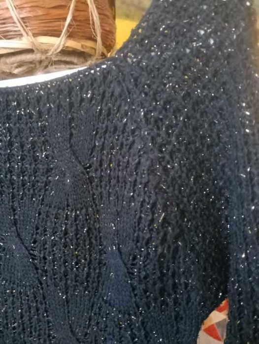 sweter ażur czarny z wełną 38/40 złota nitka/dłuższy włoski M/L