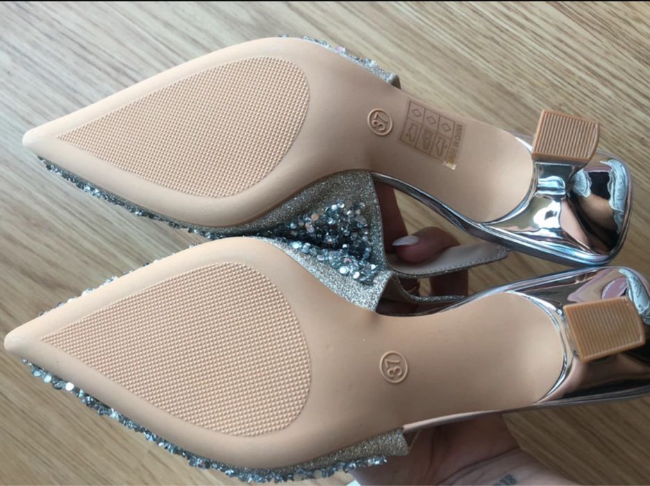 Sapatos com brilhantes