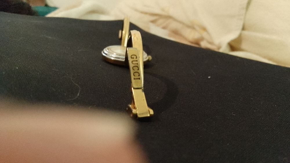 Relógio Gucci novo (MUITO pouvopouco   argolas nunca usadas o que lhe