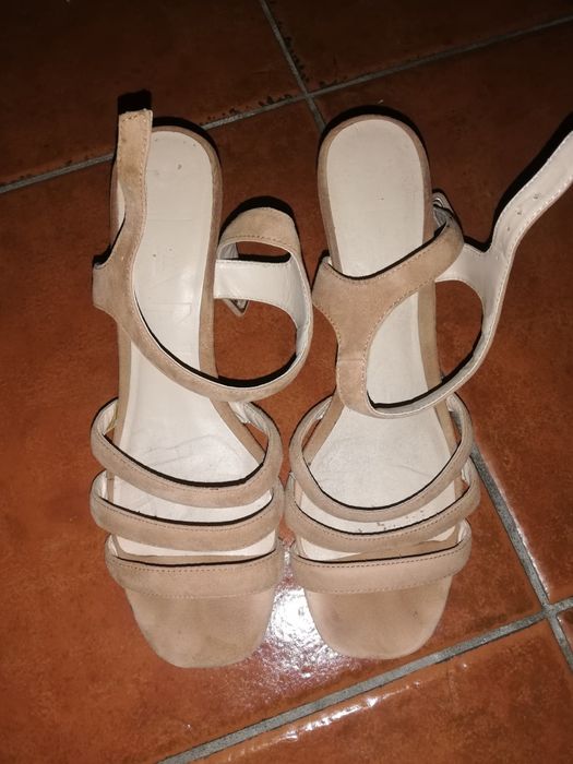 Sandálias castanhas da Mango