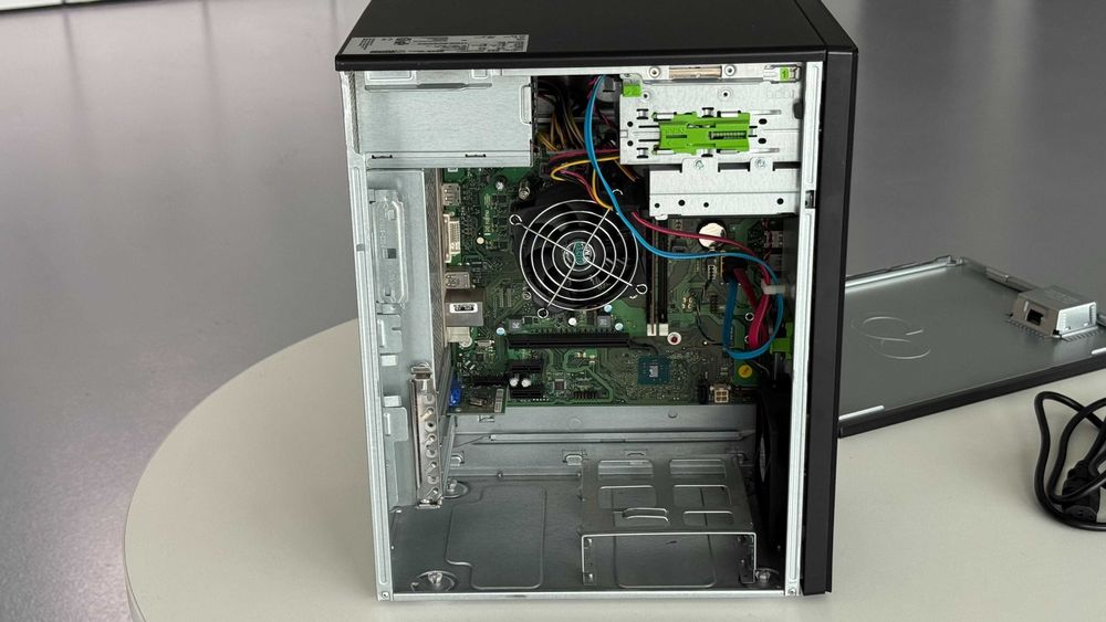 Fujitsu Esprimo P557/E85+ (i5, SSD, Windows 10 Pro)