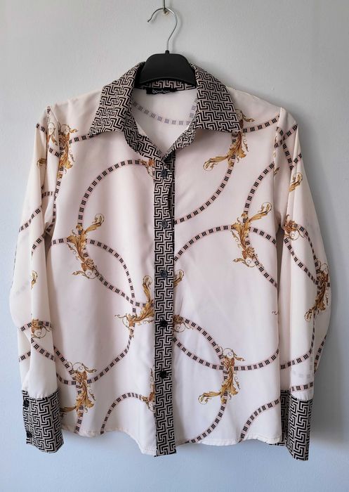 Camisa Boohoo asos blusa ecru padrão preto correntes douradas 34 XS