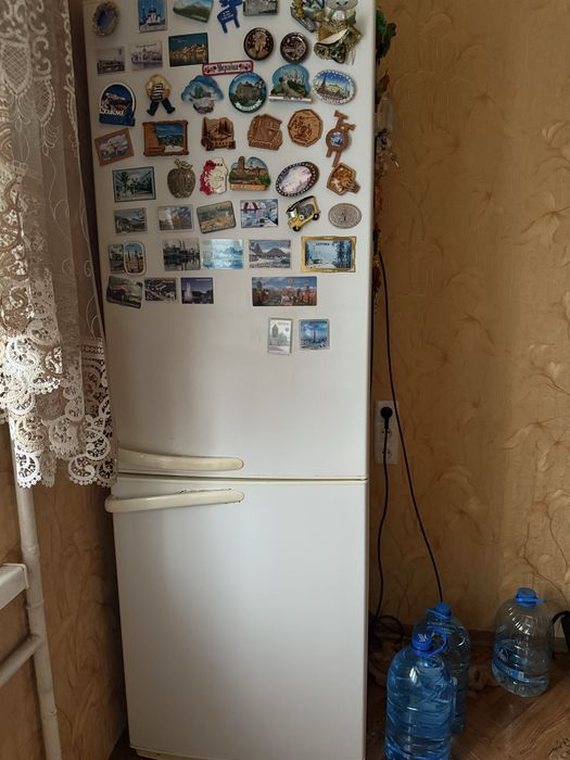 Холодильник двокамерний