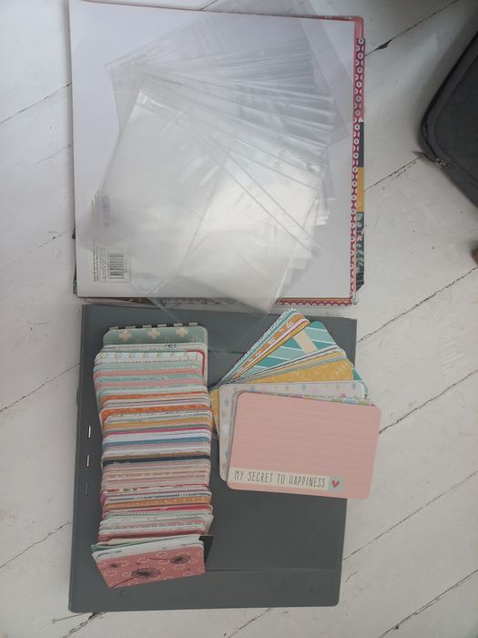 Karty i koszulki do segregatorów simple stores scarbooking