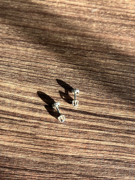 Сережки закрутки срібло 925 вкриті родієм зі смарагдом