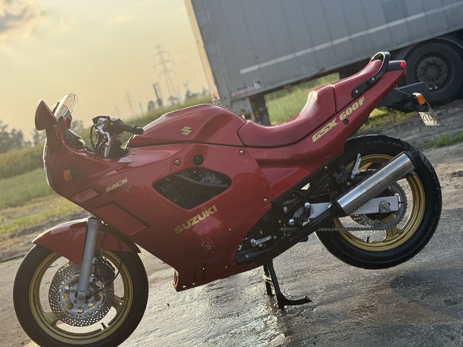 Sprzedam ładnego staruszka suzyki GSX600F