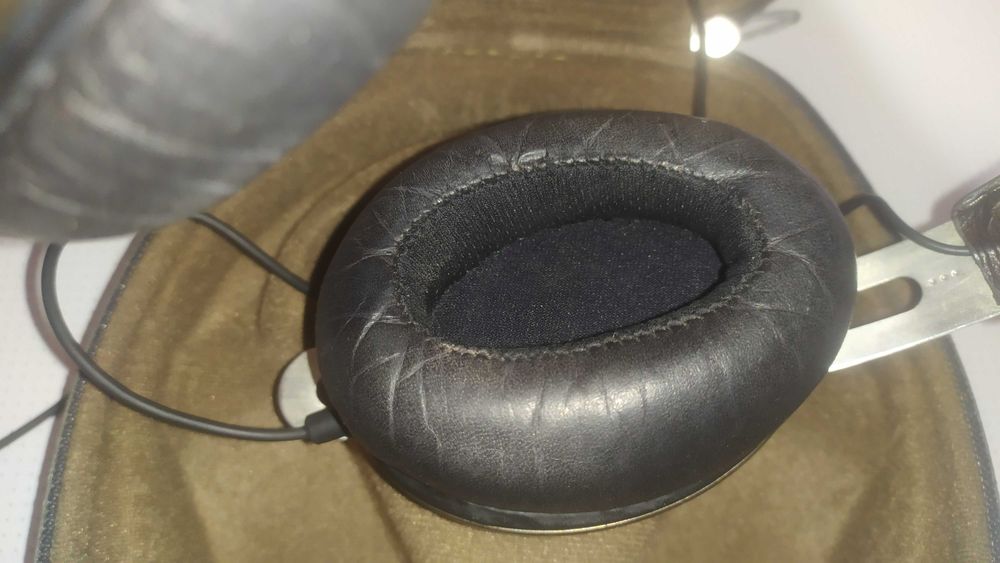 Наушники Sennheiser Momentum.