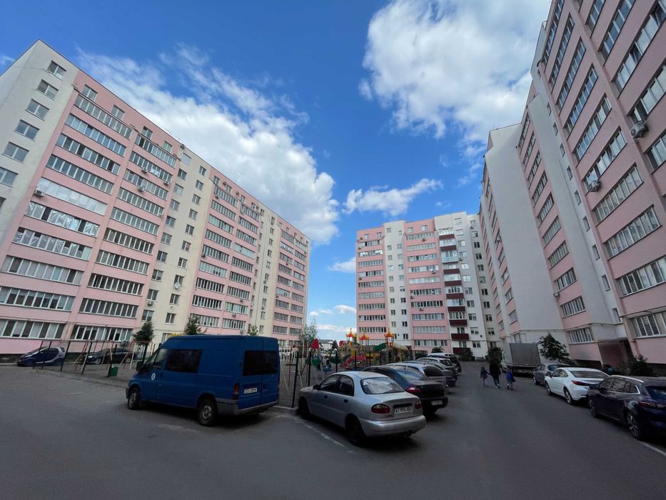 ЖК Лелека (570 сімей в комплексі), парковка