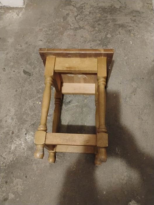 Drewniany taboret