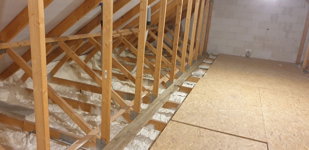 Ocieplanie pianką pur poddasza, izolacja  pianą docieplenie,stropy