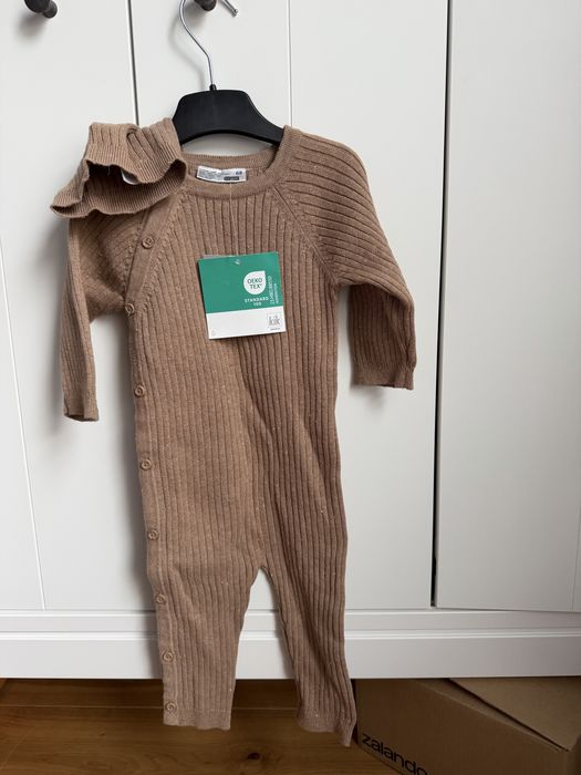 Komplet sweterkowy kombinezon z czapeczką