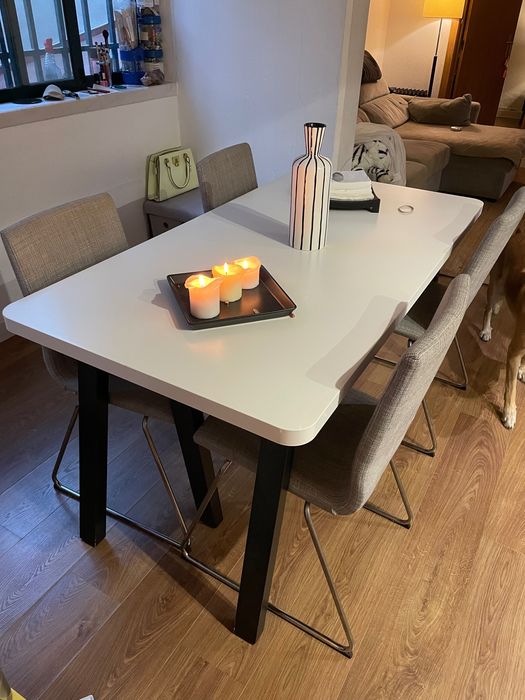 Conjunto de Mesa de Jantar com 4 cadeiras
