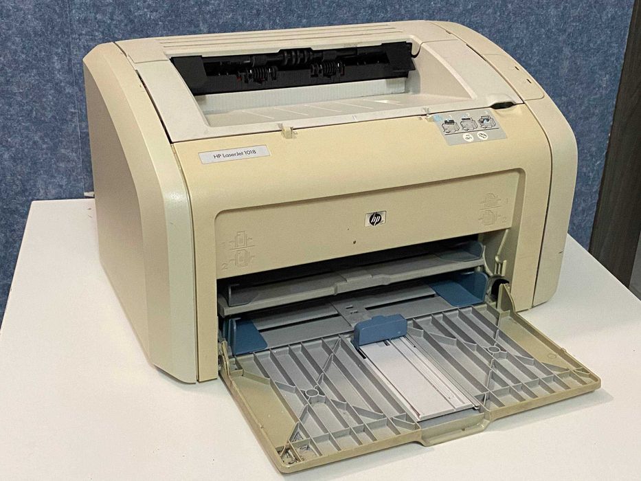 Принтер HP LaserJet 1018 — лазерний, чорно-білий, робочий