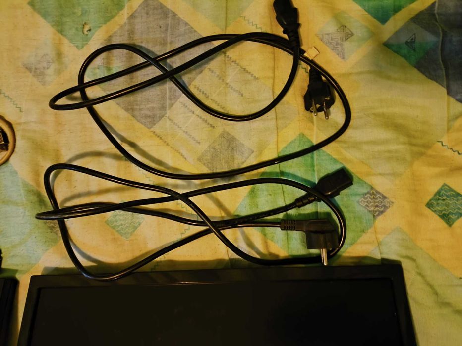 FUJITSU L3190T monitors in perfect condition. (Cables included)64730009563651121