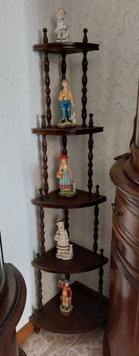 Móvel estantes de canto