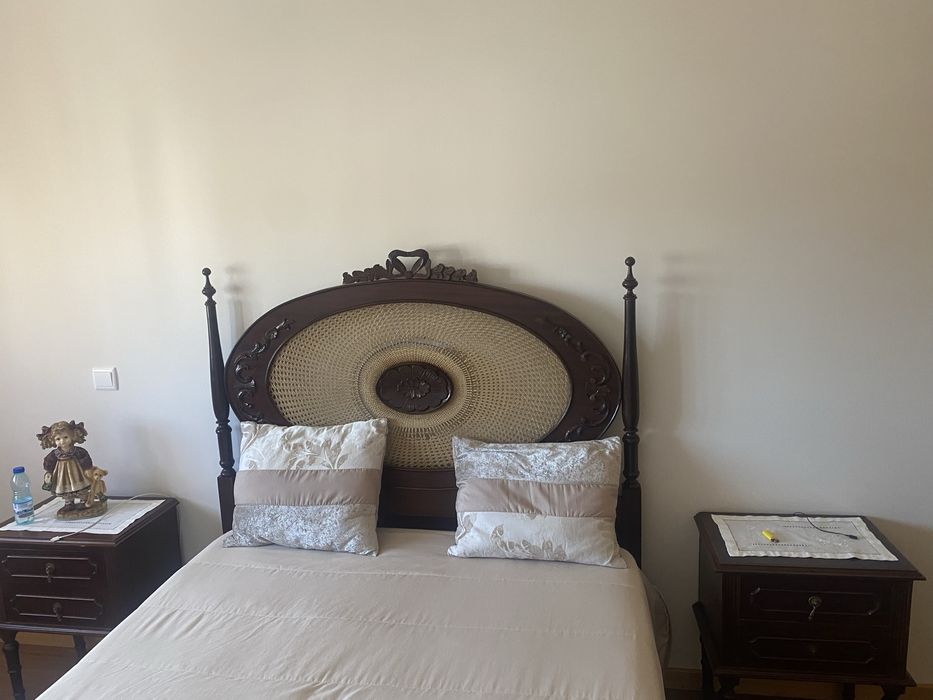 Cama de casal usada antiguidade