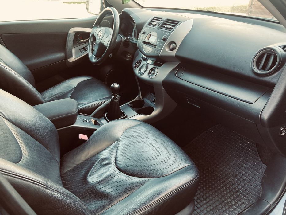 Продам Toyota Rav4