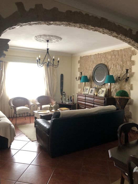 Moradia T4 com 2wcs + Garagem + jardim a 10minutos de Beja