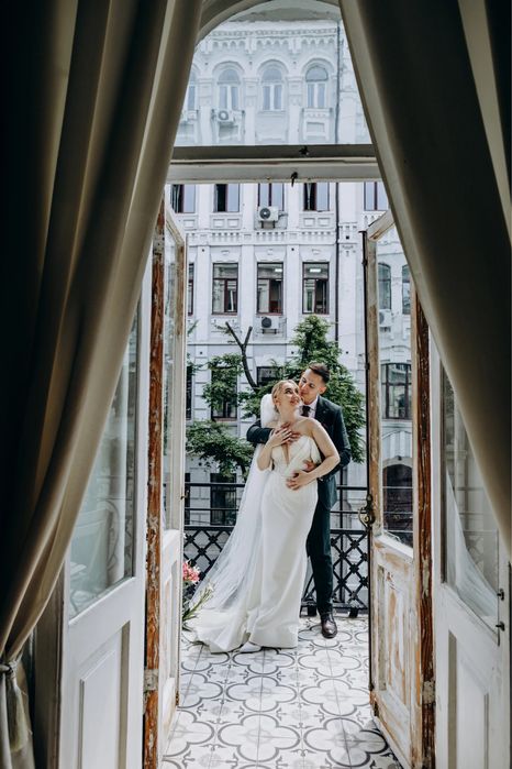 Продам весільну сукню