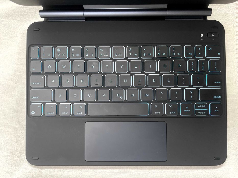 ESR Rebound Magnetic Keyboard para iPad 10.9” ou 11"