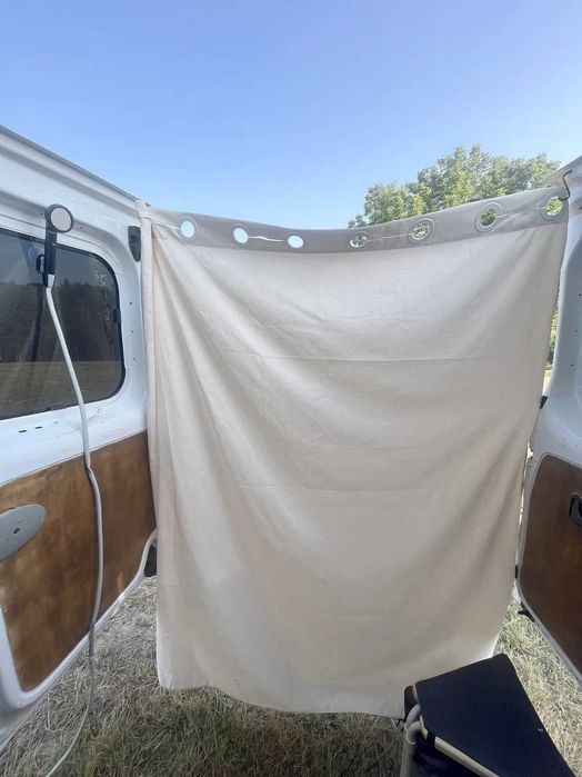 Renault Trafic Campervan (2012) – Móveis Removíveis & Solar Off-Grid!